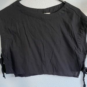 “Flowy” Black Tie Crop Top